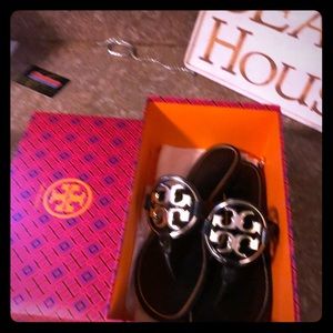 Tory Burch 9.5 never worn black and gold flats